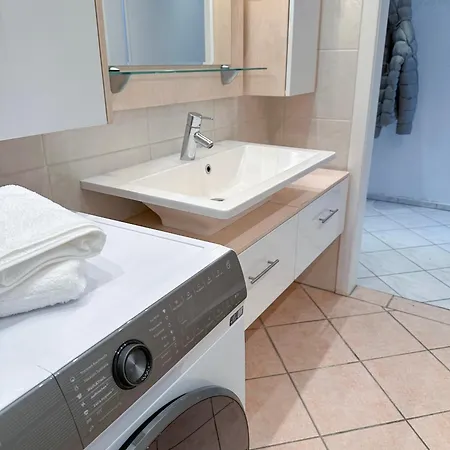 Modern Flat - For Up To 7 People *