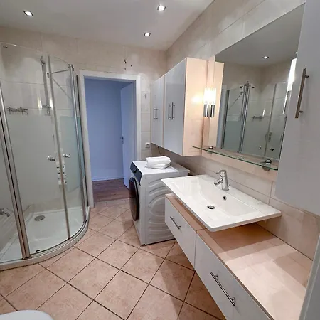 Modern Flat - For Up To 7 People 公寓 *