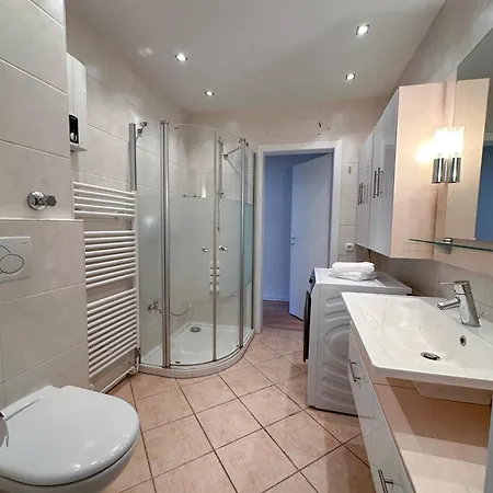 Modern Flat - For Up To 7 People *